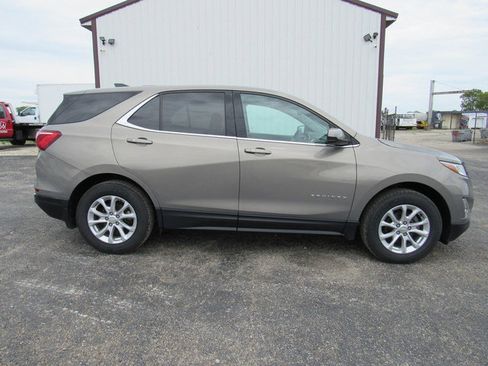 Used 2019 Chevrolet Equinox LT AWD/4WD image 2