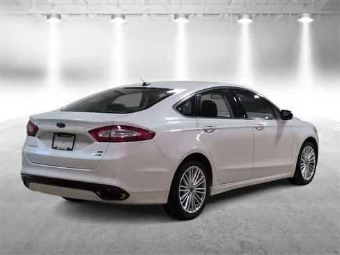 Used 2016 Ford Fusion SE w/ Equipment Group 202A image 8