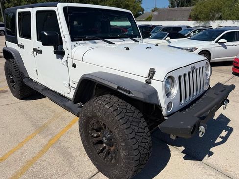 Used 2017 Jeep Wrangler Unlimited Sahara AWD/4WD image 7