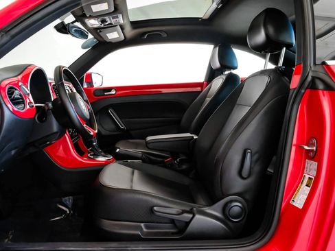 Used 2018 Volkswagen Beetle 2.0T SE image 3