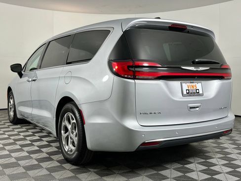 Used 2024 Chrysler Pacifica Limited FWD image 35
