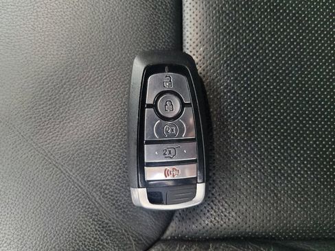 Used 2020 Ford Explorer Limited image 32