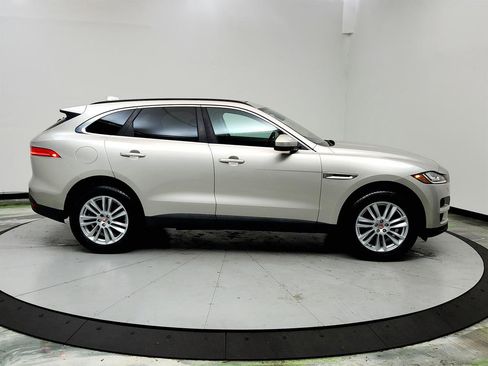 Used 2017 Jaguar F-PACE Prestige image 4