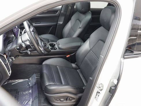 Used 2022 Porsche Cayenne Platinum Edition image 8
