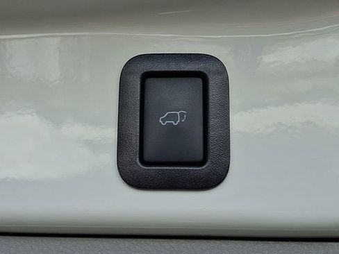 Used 2019 Toyota Highlander XLE image 32