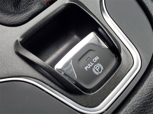 Used 2020 Jeep Cherokee Trailhawk w/ Cold Weather Group image 36