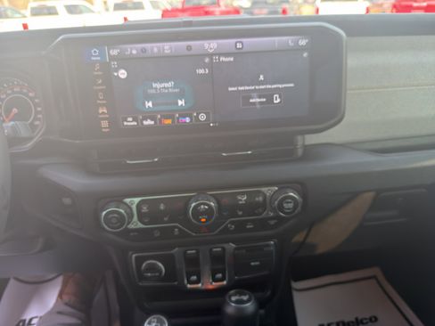 Used 2024 Jeep Wrangler Sport S image 11