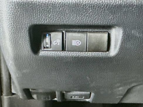 Used 2020 Toyota RAV4 XLE FWD image 9
