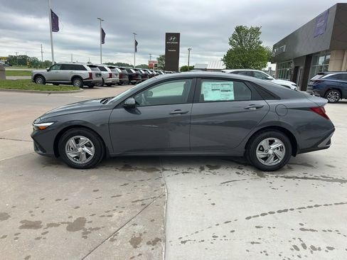 New 2026 Hyundai Elantra SE FWD image 4