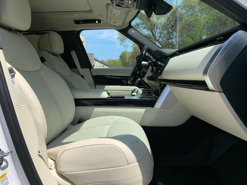 New 2025 Land Rover Range Rover SE image 15