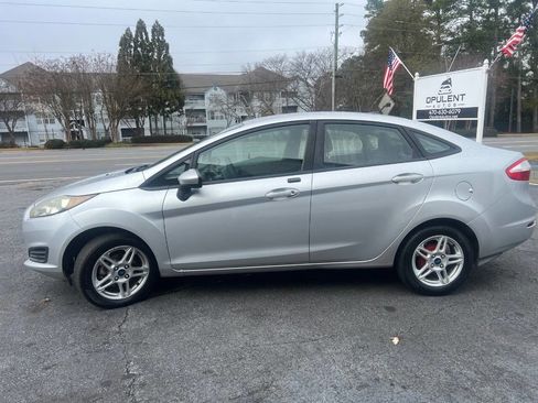 Used 2019 Ford Fiesta SE image 5