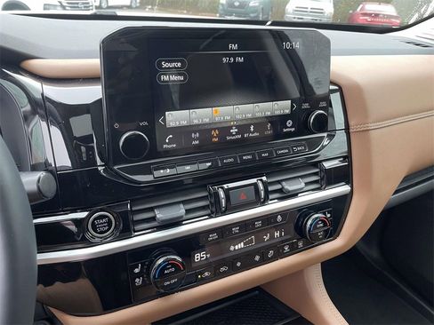 Used 2024 Nissan Pathfinder Platinum w/ Cargo Package image 25