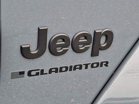 Used 2024 Jeep Gladiator Sport image 32