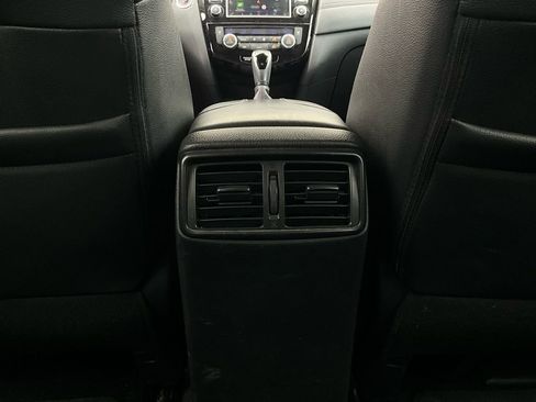 Used 2019 Nissan Rogue SL w/ Premium Package image 13