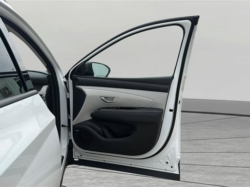 Used 2025 Hyundai Tucson Limited FWD image 26