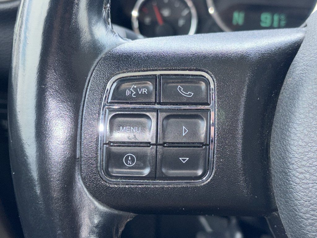 Used 2018 Jeep Wrangler Unlimited Rubicon w/ Connectivity Group AWD/4WD image 7
