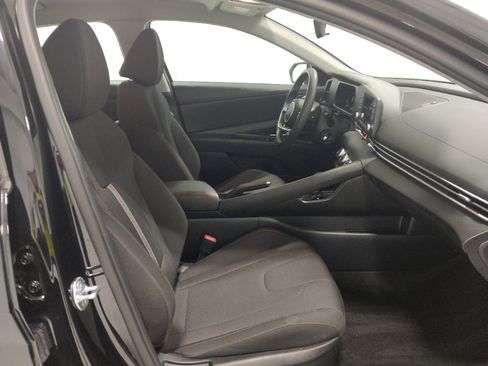 Used 2025 Hyundai Elantra SE FWD image 21