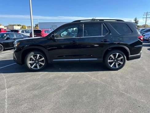 New 2025 Honda Pilot Touring image 2