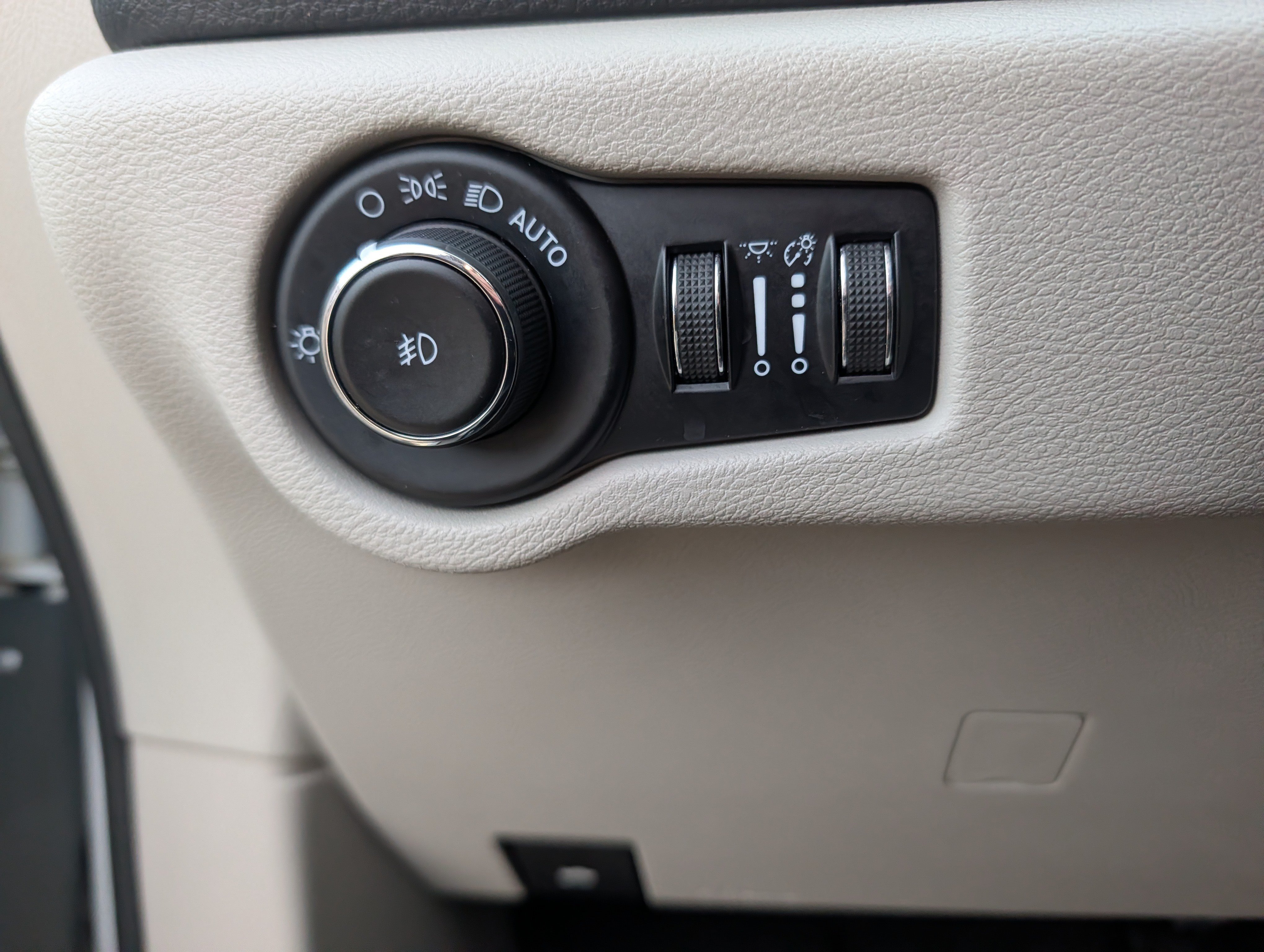 Used 2023 Chrysler Pacifica Touring-L FWD image 27