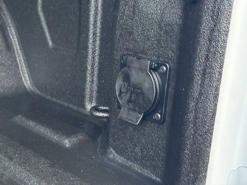 Used 2024 GMC Sierra 1500 AT4 w/ Technology Package image 41