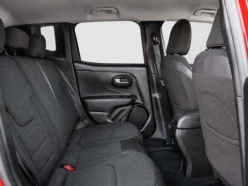 Used 2017 Jeep Renegade Altitude FWD image 14