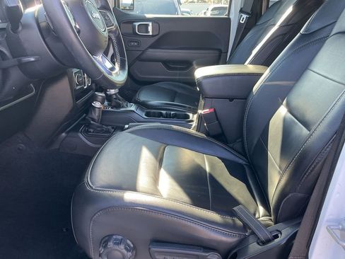 Used 2021 Jeep Wrangler Unlimited Sahara image 9