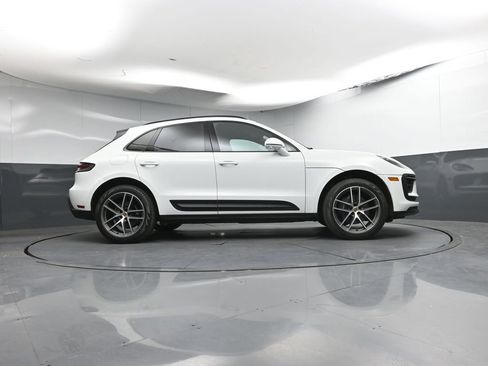 Certified 2023 Porsche Macan AWD/4WD image 31