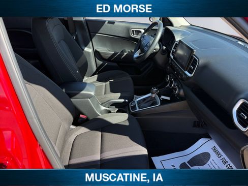 Used 2025 Hyundai Venue SEL image 15