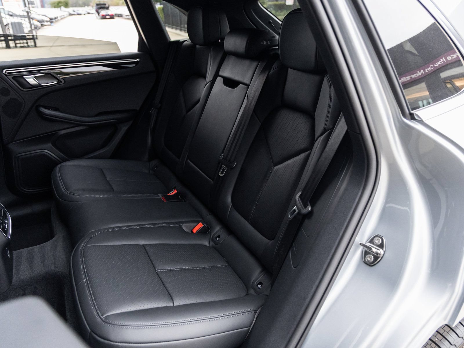 Certified 2026 Porsche Macan AWD/4WD image 32