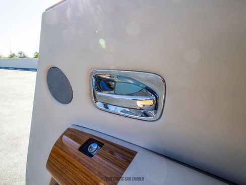 Used 2010 Rolls-Royce Phantom Drophead Coupe RWD image 89