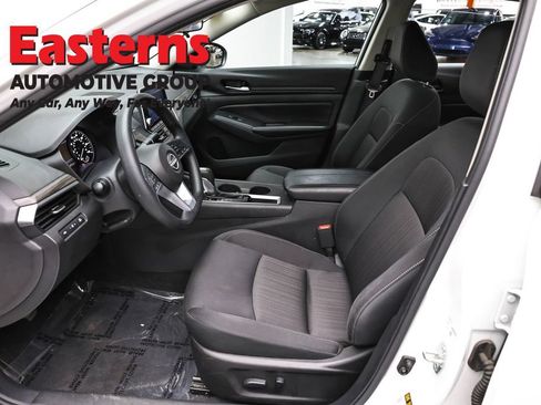 Used 2025 Nissan Altima 2.5 SV FWD image 13