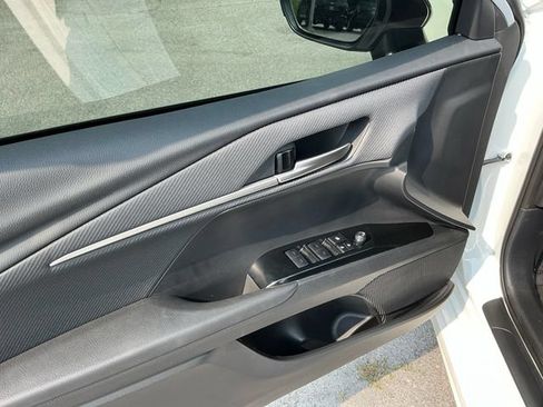 Used 2025 Toyota Camry SE w/ Convenience Package FWD image 11