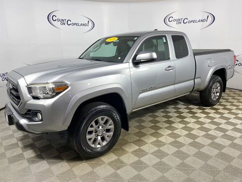 Used 2018 Toyota Tacoma SR5 image 3