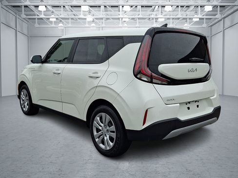 Used 2023 Kia Soul LX FWD image 4