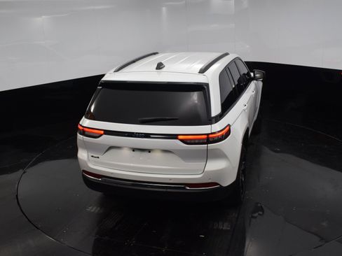 Used 2023 Jeep Grand Cherokee Altitude image 30