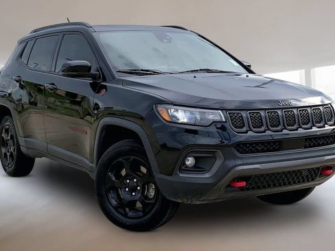 Used 2023 Jeep Compass Trailhawk w/ Sun and Sound Group AWD/4WD image 12