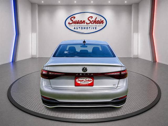 Used 2025 Volkswagen Jetta SE FWD image 5