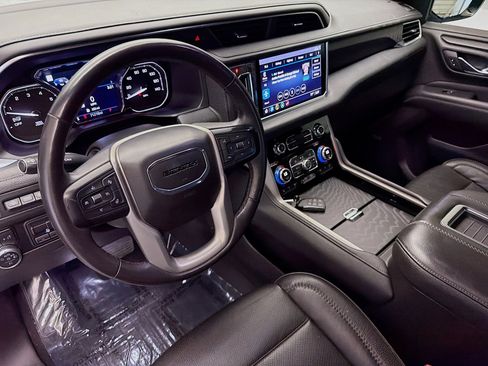 Used 2021 GMC Yukon Denali w/ Denali Premium Package image 7