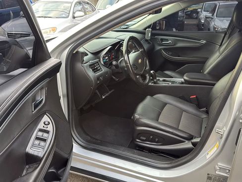 Used 2019 Chevrolet Impala LT FWD image 23