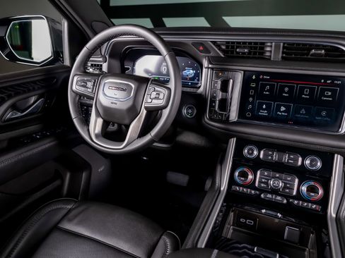 Used 2024 GMC Yukon XL Denali w/ Max Trailering Package image 6