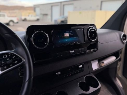 Used 2022 Mercedes-Benz Sprinter 2500 image 19