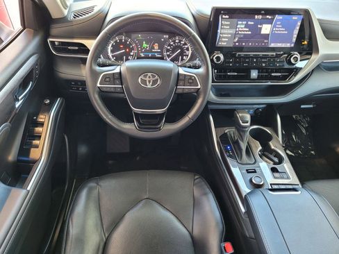 Used 2022 Toyota Highlander Platinum image 21