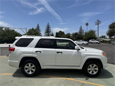 Used 2013 Toyota 4Runner SR5 w/ Convenience Pkg AWD/4WD image 5