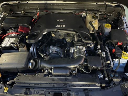 Used 2018 Jeep Wrangler Unlimited Rubicon image 10