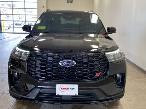 Certified 2025 Ford Explorer ST image 3