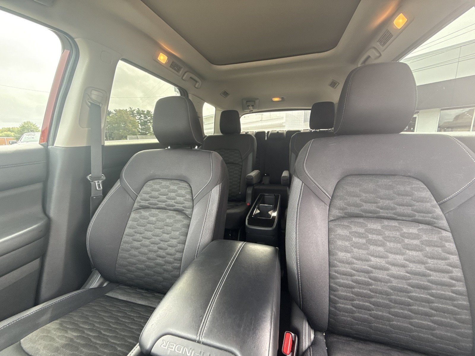 Used 2022 Nissan Pathfinder SV w/ SV Premium Package AWD/4WD image 11