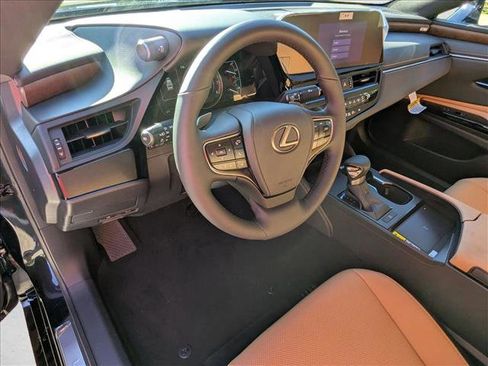 Used 2025 Lexus ES 350 w/ Premium Package image 3