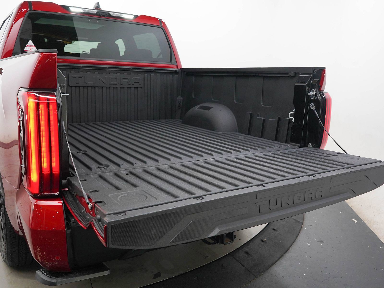 Used 2025 Toyota Tundra Limited AWD/4WD image 9