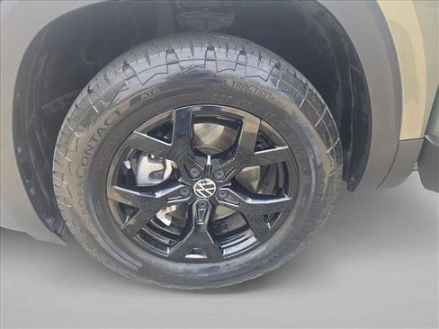 Used 2024 Volkswagen Atlas Peak Edition SE image 23