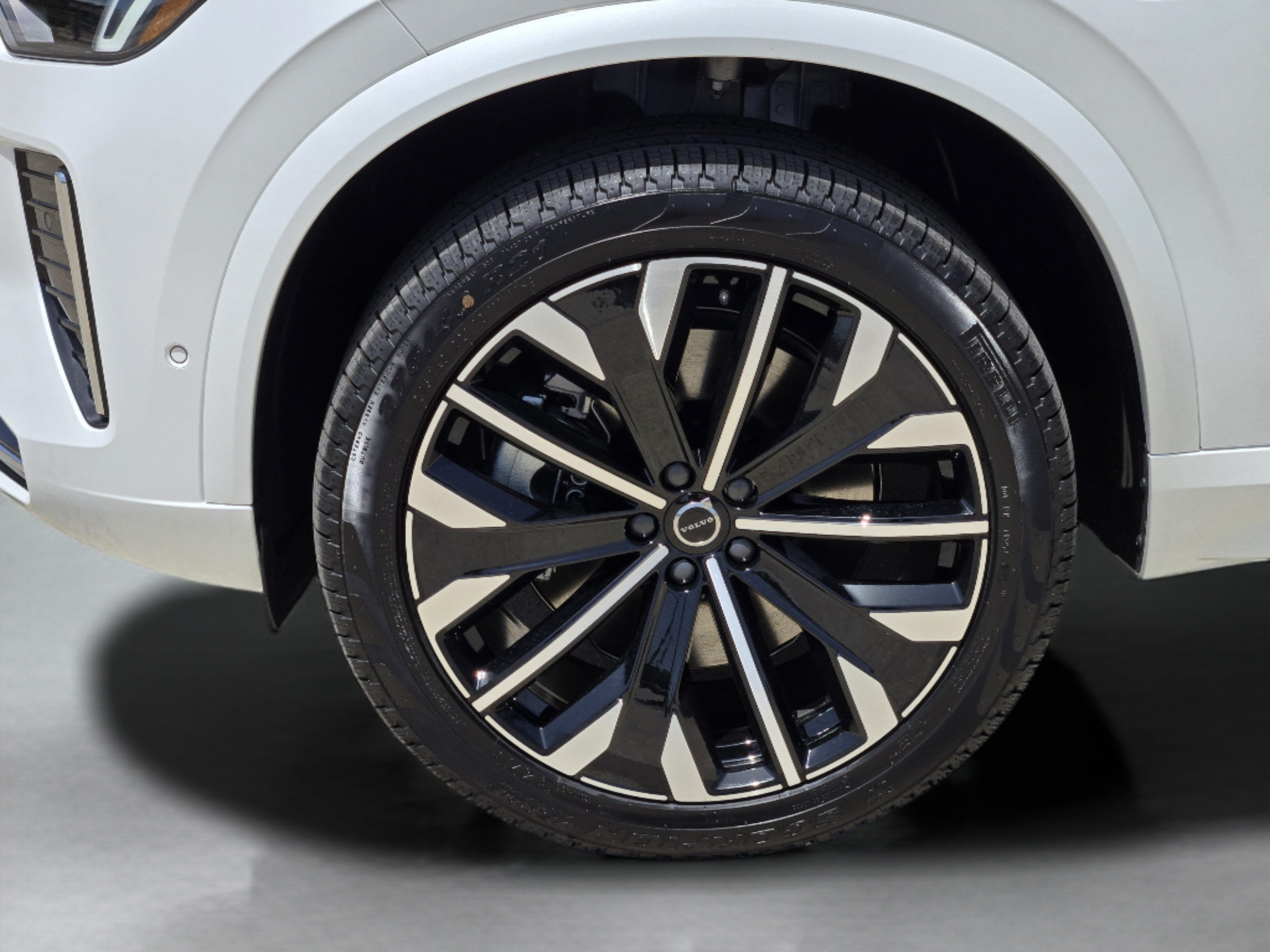 New 2026 Volvo XC90 T8 Plus w/ Protection Package Premier AWD/4WD image 30